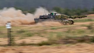Litvanya'da düzenlenen Litvanya-Almanya tümen düzeyindeki uluslararası askeri tatbikata bir Alman ordusuna ait Leopard 2A7V ana muharebe tankı katılıyor / 29 Mayıs 2024