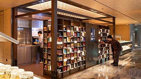 Korean Air has unveiled an instant noodle library in its airport lounge.