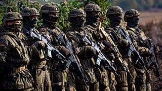 Bundeswehrsoldaten am 17. Oktober 2022 an einer Ausbildungs- und Übungsveranstaltung der Armee in Osterholz, Deutschland