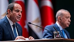 الرئيس المصري عبد الفتاح السيسي والرئيس التركي رجب طيب أردوغان خلال حفل توقيع اتفاقية ثنائية في القصر الرئاسي في أنقرة، الأربعاء 4 سبتمبر 2024