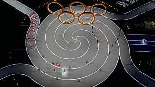 Cerimónia de abertura dos Jogos Olímpicos de Inverno em Milão-Cortina