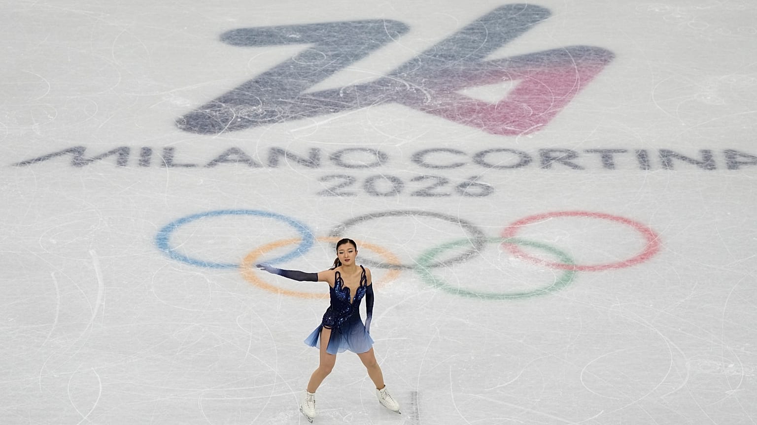 Kaori Sakamoto de Japón compite durante el evento por equipos femenino de patinaje artístico en los Juegos Olímpicos de Invierno de 2026, en Milán, Italia, el 6 de febrero.