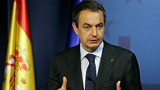 ARCHIVO: El ahora expresidente del Gobierno español, José Luis Rodríguez Zapatero, responde preguntas durante una conferencia de prensa, el 20 de junio de 2008.