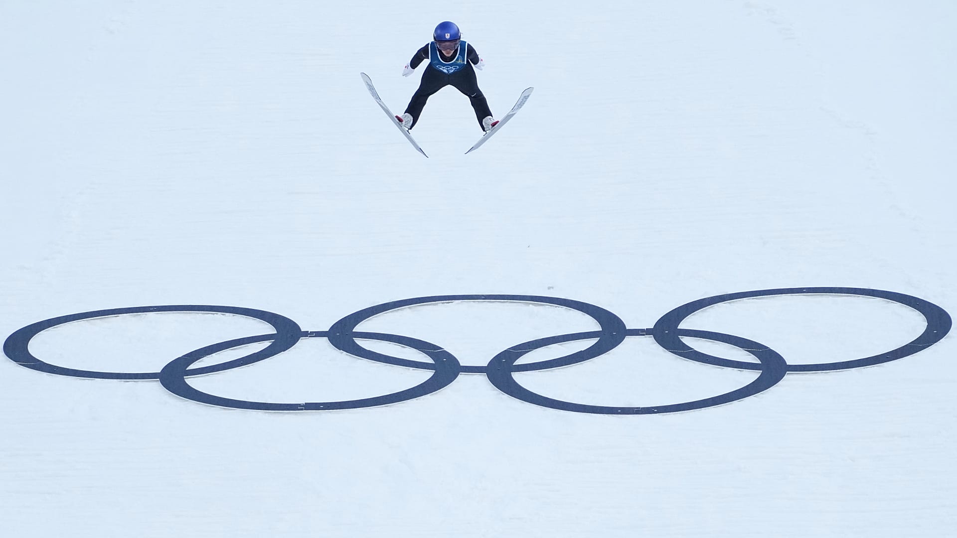 Des révélations sur des injections au pénis chez des sauteurs à ski déclenchent une enquête pour dopage.