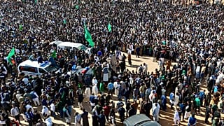 Libye : des milliers de personnes à l'enterrement du fils de Kadhafi 