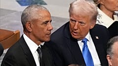 Korábbi felvétel: Barack Obama és Donald Trump Himmy Caster temetésén