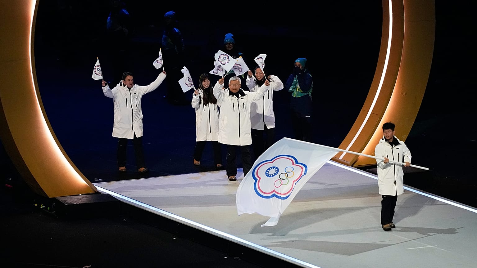 El equipo de Taiwán asiste a la ceremonia de apertura olímpica en los Juegos Olímpicos de Invierno de 2026, en Milán, Italia, el 6 de febrero de 2026.