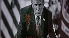 Die Spiegelung des Porträts von Ex-Präsident Barack Obama erscheint auf einem Foto von Präsident Donald Trump (AP Photo/ Rod Lamkey Jr.).