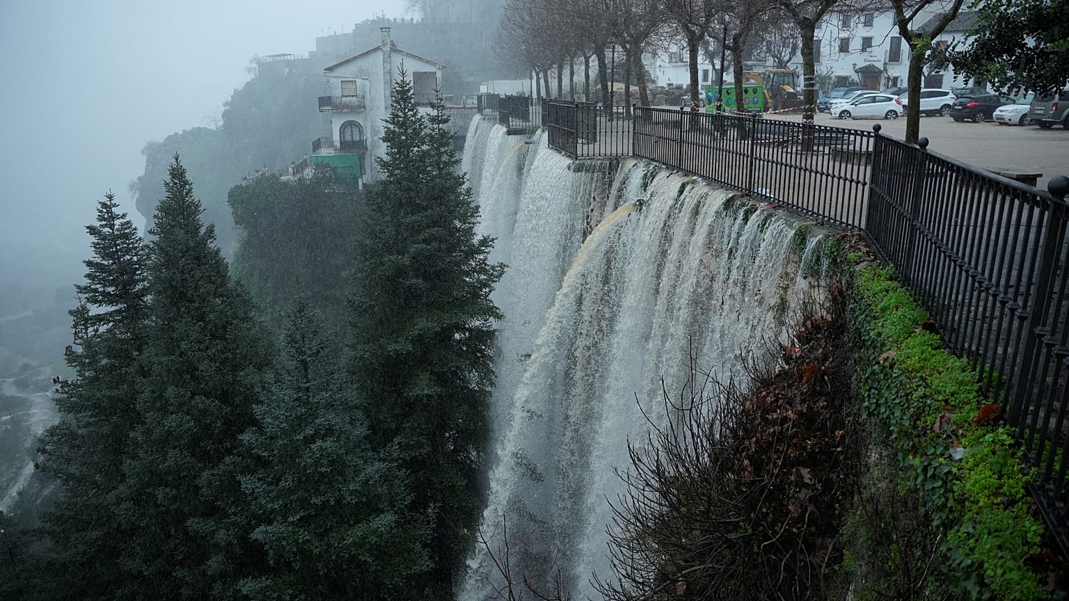 Vista de las inundaciones en la localidad de Grazalema el 5 de febrero de 2026, afectada por las fuertes lluvias que azotaron el sur de Andalucía.