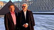 Jeffrey Epstein et l'ex-ministre français de la Culture Jack Lang au Louvre à Paris. (Photo non datée du ministère de la Justice des États-Unis via AP)