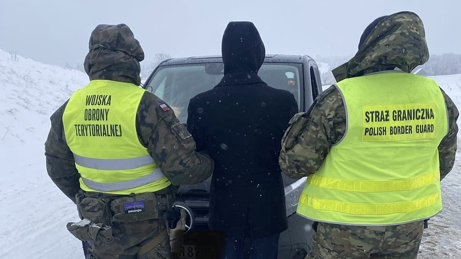 Der polnische Grenzschutz und die territorialen Verteidigungskräfte nahmen 12 Ausländer fest, die die Grenze zu Litauen illegal überschritten hatten.