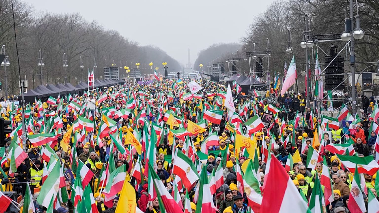 شارك متظاهرون في مظاهرة دعماً للاحتجاجات التي عمت البلاد في إيران ضد الحكومة، في برلين، ألمانيا، يوم السبت 7 فبراير 2026.