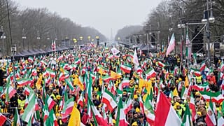 شارك متظاهرون في مظاهرة دعماً للاحتجاجات التي عمت البلاد في إيران ضد الحكومة، في برلين، ألمانيا، يوم السبت 7 فبراير 2026.