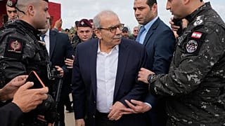  رئيس الوزراء اللبناني نواف سلام، يتفقد مناطق في جنوب لبنان، السبت 7 فبراير/شباط 2026. 