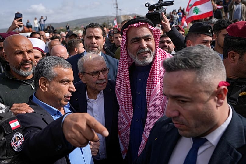  رئيس الوزراء اللبناني نواف سلام، يتفقد مناطق في جنوب لبنان، السبت 7 فبراير/شباط 2026. 