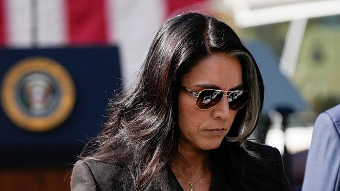 Un contacto iraní revela una denuncia secreta contra la directora de inteligencia de EE.UU., presentada por un aliado de Trump