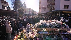 Blumen und Karten für die Opfer von Crans-Montana