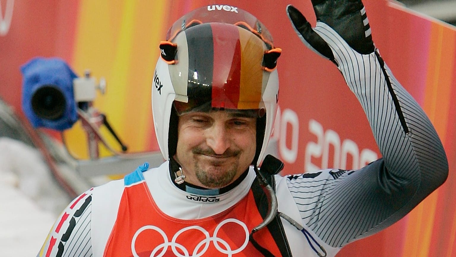 Unfall-Schock: Rodel-Legände Hackl "aus 1,80 Meter auf den Kopf gefallen"