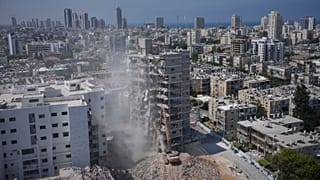 ساختمانی که در جریان جنگ ۱۲روزه میان اسرائیل و ایران هدف اصابت موشک ایرانی قرار گرفته بود