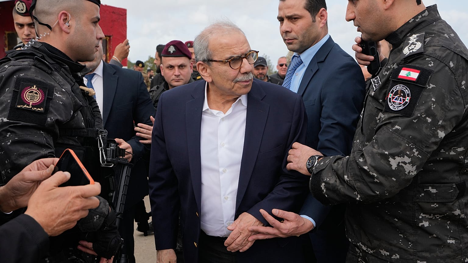 رئيس الحكومة اللبنانية نواف سلام يتفقد مناطق جنوب لبنان، السبت 7 فبراير 2026.