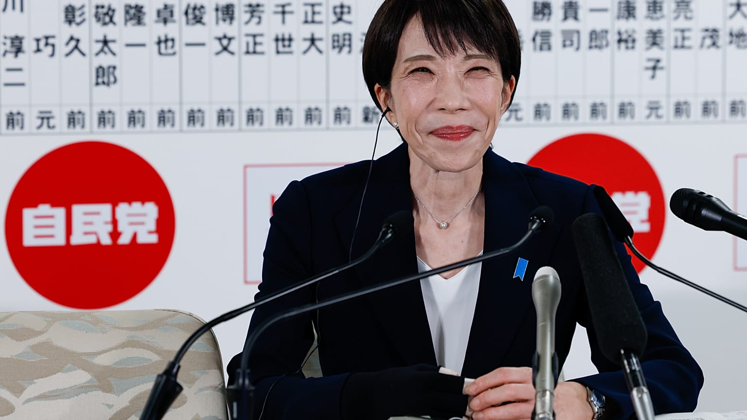 Sanae Takaichi, primera ministra de Japón y presidenta del Partido Liberal Democrático (PLD), sonríe durante una entrevista en la sede del PLD el domingo 8 de febrero de 2026.
