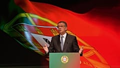 El candidato socialista de centroizquierda António José Seguro celebra su victoria tras derrotar al populista de extrema derecha André Ventura el domingo 8 de febrero de 2026.
