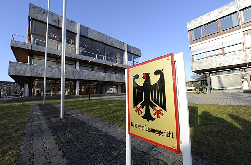 Seit 1951 überwacht das Bundesverfassungsgericht als Hüter des Grundgesetzes, dass Staat und Gesetzgebung die Verfassung einhalten.