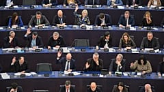 Avrupa Parlamentosu milletvekilleri Fransa'nın Strasbourg kentinde oy kullanıyor.