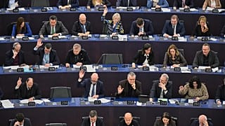 Législateurs du Parlement européen en train de voter à Strasbourg, France.