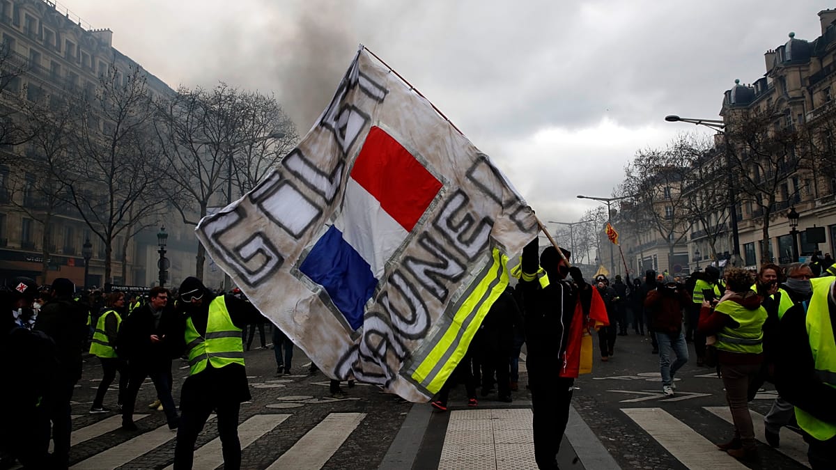 Violences policières contre des "gilets jaunes" : neuf CRS jugés à partir de lundi à Paris