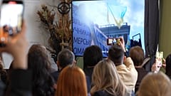 Der Film "Traces" portraitiert sieben Frauen in der Ukraine, die die russische Kriegsgefangenschaft überlebt haben. Der Film läuft bei der Berlinale.