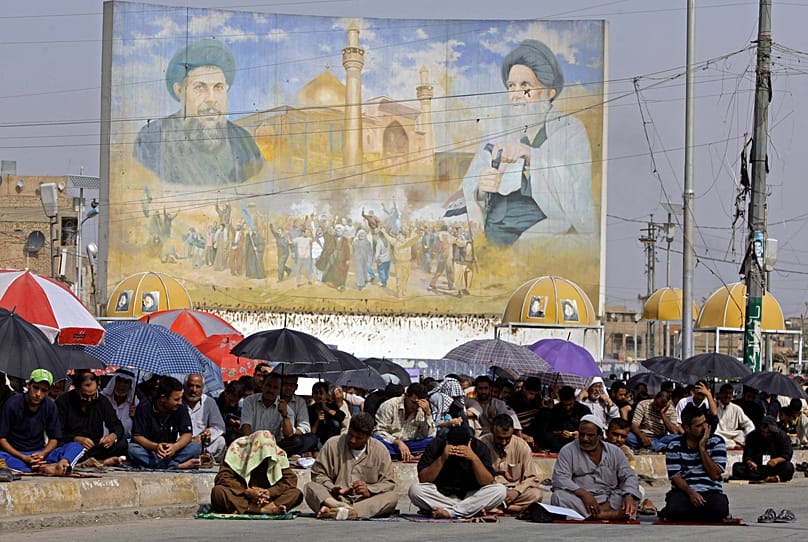 جدارية لرجلي الدين الشيعيين محمد باقر الصدر ومحمد صادق الصدر في بغداد