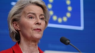 Η Ursula von der Leyen απευθύνεται στον Τύπο μετά τη σύνοδο κορυφής στις Βρυξέλλες