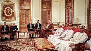 علي لاريجاني في زيارته إلى مسقط