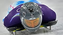 Der Ukrainer Vladyslav Heraskevych beginnt eine Trainingseinheit im Skeleton der Männer für die Olympischen Winterspiele 2026 in Cortina d'Ampezzo, Italien, Montag, 9. Februar 2026