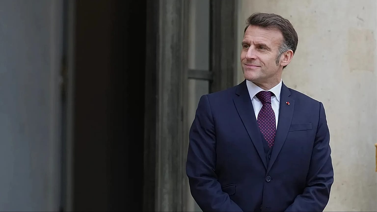 France's President Emmanuel Macron awaits Bahrain's King Hamad bin Isa Al Khalifa at the Elysee Palace in Paris, 6 February 2026.