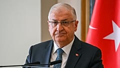 وزير الدفاع التركي يشار غولر 