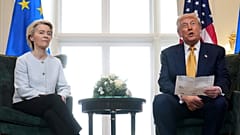 Ursula von der Leyen und Donald Trump nach dem Abschluss eines Handelsabkommens zwischen den USA und der EU auf dem Trump Turnberry Golfplatz in Turnberry, Schottland.