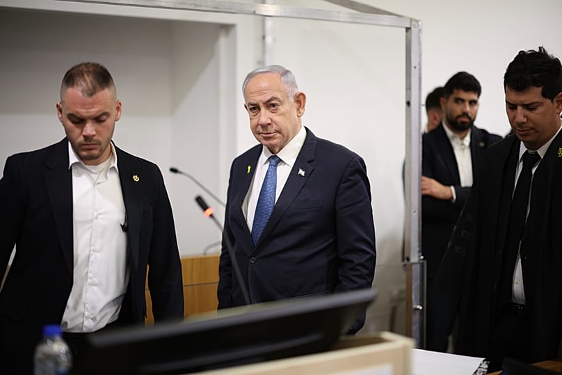 رئيس الحكومة الإسرائيلية بنيامين نتنياهو خلال حضوره جلسة محاكمته بتهم فساد.