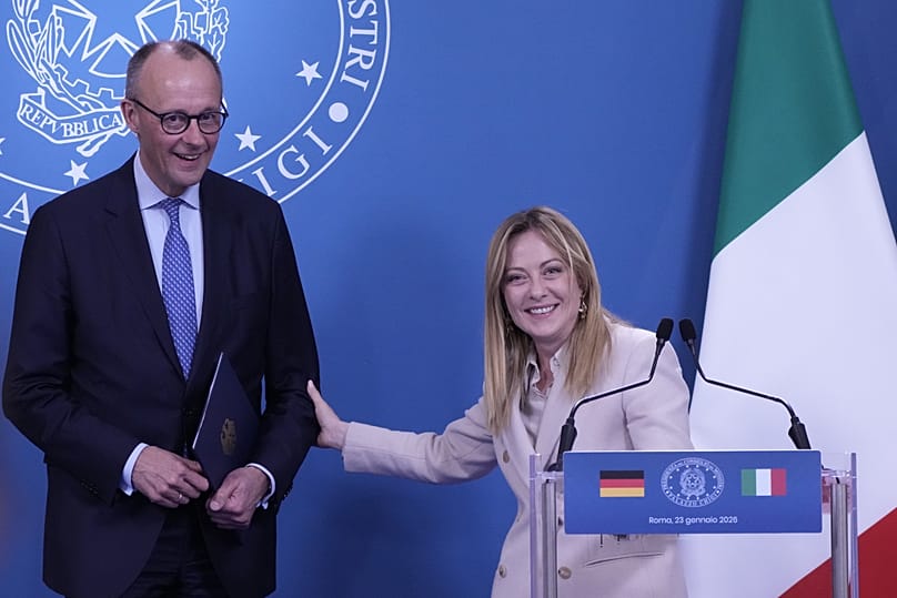 Italiens Ministerpräsidentin Giorgia Meloni und Bundeskanzler Friedrich Merz bei einer Pressekonferenz zum Abschluss eines Gipfels in der Villa Doria Pamphilj, Rom, 23.01.2026