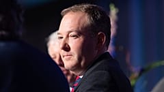 ARCHIV: EPA-Chef Lee Zeldin hört bei der jährlichen Alaska-Konferenz für nachhaltige Energie am dritten Juni 2025 in Anchorage zu.