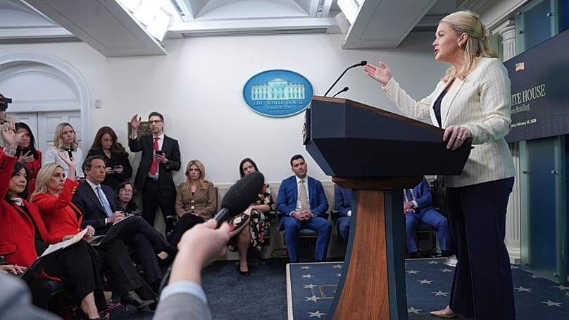 Beyaz Saray Sözcüsü Karoline Leavitt, 10 Şubat 2026 Salı günü Washington'da Beyaz Saray'da düzenlenen bir bilgilendirme toplantısında konuşuyor.