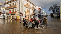 Starke Regenfälle verursachen Überschwemmungen auf dem portugiesischen Festland