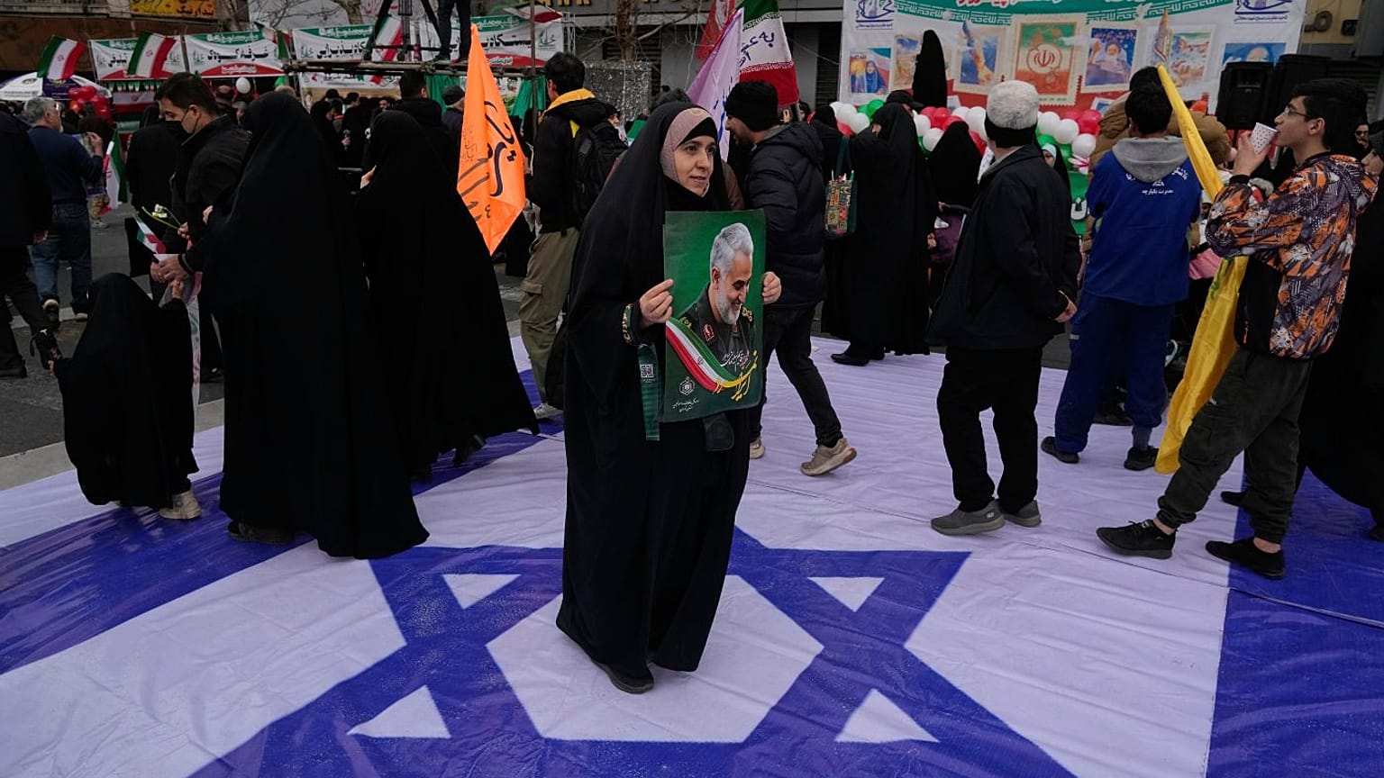 تصویری از راهپیمایی طرفداران حکومت در تهران