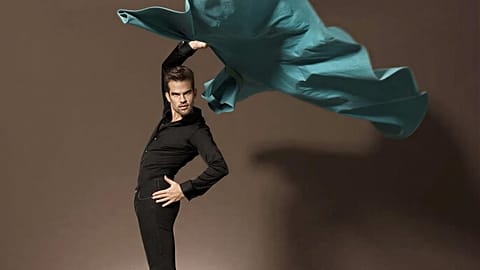 Antonio Najarro with a cape.