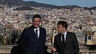 Emmanuel Macron et Pedro Sánchez sur les hauteurs de Barcelone où se tient le 27e Sommet franco-espagnol, le 19 janvier 2023.