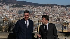 Emmanuel Macron y Pedro Sánchez en las alturas de Barcelona donde se celebra la XXVII Cumbre Franco-Española, el 19 de enero de 2023.