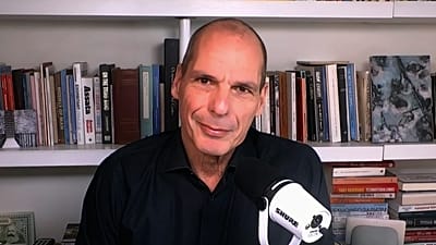 Yannis Varoufakis durante una entrevista con Europe Today.