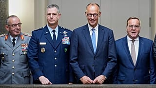 Carsten Breuer, Alexus Grynkewich, Friedrich Merz und Boris Pistorius vor der Kabinettssitzung im Verteidigungsministerium in Berlin, 27. August 2025