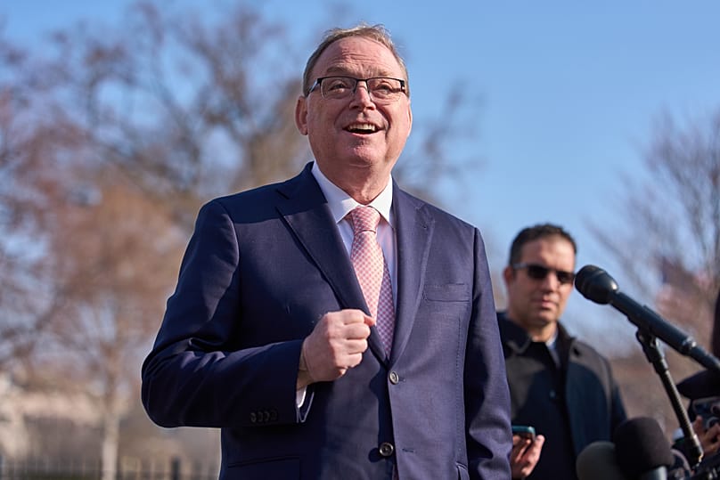 El director del Consejo Económico Nacional, Kevin Hassett, habla con los periodistas en la Casa Blanca. 11 feb. 2026.